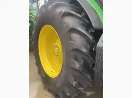 Зображення для оголошення John Deere 8335R Трактор