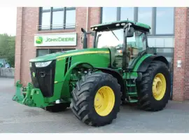 Зображення для оголошення Трактор John Deere 8260R