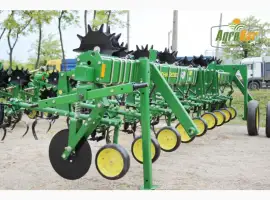 Просапний культиватор John Deere 825 (8 рядів)