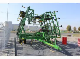 Культиватор John Deere 985