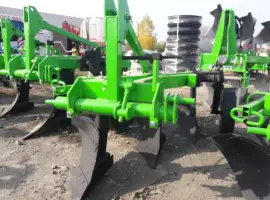 Плуг трьох корпусний 3/25 Bomet (Польща)