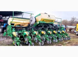 Сівалка просапна John Deere 2126 8-ми рядкова пневматична