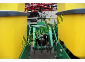 Продам сеялку John Deere 7000 8 рядов