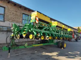 Сеялка точного высева пневматическая John Deere 1745