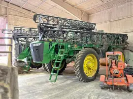 Обприскувач John Deere 4940