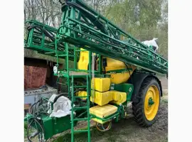 Причіпний обприскувач John Deere 840