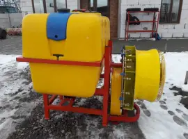 800 л садовий обприскувач