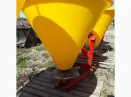 Тракторний навісний розкидач на 500 кг фірми Jar-Met Польща
