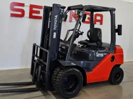 Зображення для оголошення Дизельний навантажувач Toyota 02-8FDL25 2017 2386 мч вагонник