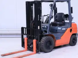 Зображення для оголошення Вилочный погрузчик кара Toyota 02-8FGL25 газ/бензин 2022года 95мч демо-версия вагонник
