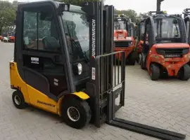 Зображення для оголошення Вилковий дизельний навантажувач 2т. Jungheinrich DFG320 1385 мотогодин
