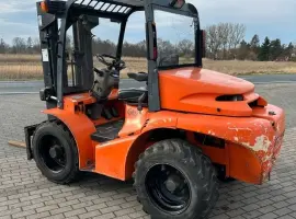 Зображення для оголошення Позашляховий навантажувач високопрохідний 2т.