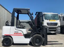 Зображення для оголошення Газ-бензиновый погрузчик Nissan с мачтой вагонник и позиционером вил
