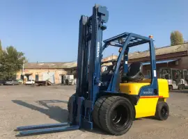 Зображення для оголошення Бензиновый вилочный автопогрузчик Nissan UGL02A30 на спарке грузоподъёмностью 3 тонны
