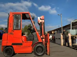 Зображення для оголошення Вилочный автопогрузчик/автонавантажувач Nissan с полукабиной, печкой, позиционером