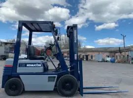 Зображення для оголошення Вилочный бензиновый автопогрузчик Komatsu с двигателем Toyota 5K