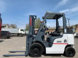 Зображення для оголошення Вилочний навантажувач Nissan P1F2A20D з кабiной та грубою