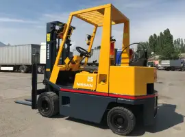 Зображення для оголошення Газ-бензиновый вилочный погрузчик Nissan компакт-модель на 2.5 тонны
