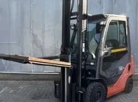 Зображення для оголошення Дизельний навантажувач Toyota 02-8FDF15 кабіна