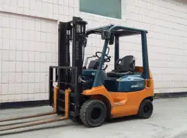 Зображення для оголошення Вилочный погрузчик TOYOTA 02-7FGKL20, 2000г, бензин