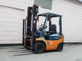 Зображення для оголошення Вилочный погрузчик бу TOYOTA 02-7FGL15, 2003г