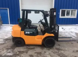 Зображення для оголошення Вилочный погрузчик Toyota 7FGL25