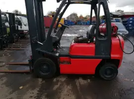 Зображення для оголошення Газовый погрузчик Nissan FG25
