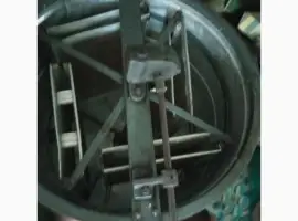 Продам медогонку 4х рамочну