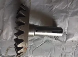 Шестерня 695136
