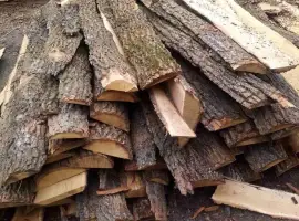 В наявності дубові дрова (обаполи