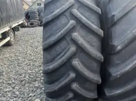 Зображення для оголошення Б-у шина 650/75R32 (24.5-R32) BKT на комбайн