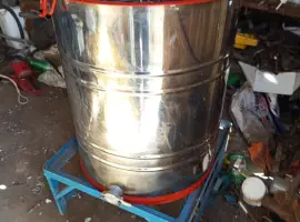 Зображення для оголошення Продам медогонку поворотню на 4 рамки
