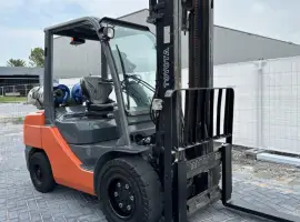 Зображення для оголошення Вилковий навантажувач кара 3.5т. Toyota 02-8FGJF35