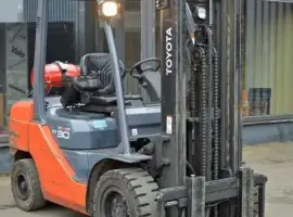Зображення для оголошення Вилковий навантажувач кара 3т. Toyota 02-8FGF30 2013р. 4м. підйом