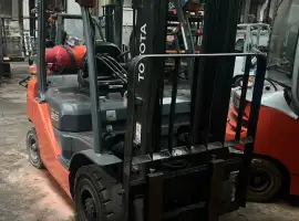 Зображення для оголошення Вилковий навантажувач 2.5т. газ Toyota 02-8FGF25 2018 року