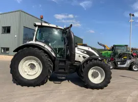 Зображення для оголошення Valtra T234 Versu Twin Trac 2015 р