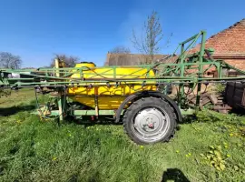 Обприскувач причіпний ОП Вектор-2000