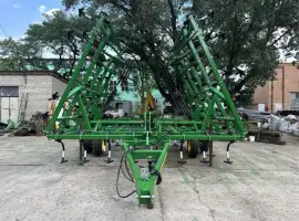 Культиватор John Deere 980 шириною 11 метрів