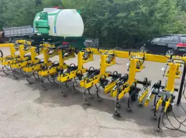 Прополочний культиватор КРН 5.6м з бочкою для рідких добрив