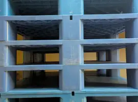 Піддони пластикові сині