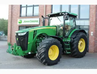 Трактор John Deere 8260R