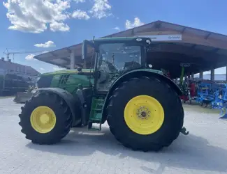 Трактор John Deere 6215 R