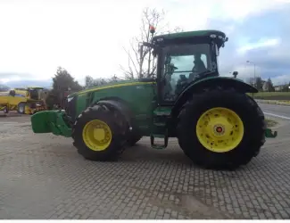 Трактор John Deere 8335R