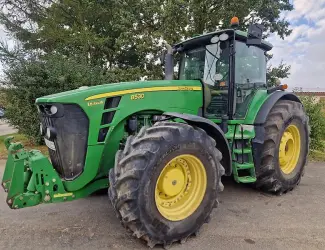 Трактор John Deere 8530