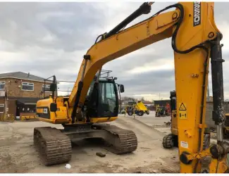 Гусеничный экскаватор JCB JS220 LC. Экскаватор JCB б/у