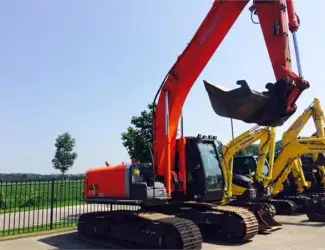 Гусеничный экскаватор Hitachi ZX210LC