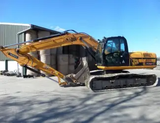Гусеничный экскаватор JCB JS220 LC 2009 года