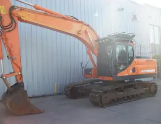 Гусеничный экскаватор DOOSAN DX225LC 2011 года