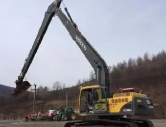 Гусеничный экскаватор Volvo EC240BLR