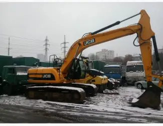Гусеничный экскаватор JCB JS220 2011 года